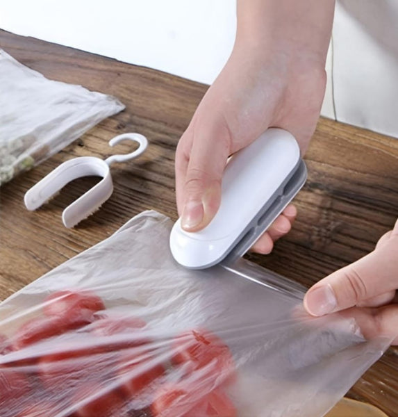 Compact Plastic Sealer and Cutter