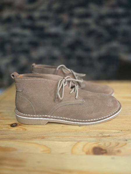 Hunter Lace Up - Suede